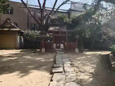 天満神社（武蔵一宮氷川神社末社）の{uncategorized: "未分類", other: "その他", undefined: "問題あり", building: "その他建物", grave: "お墓", sacred_gate: "鳥居", guardian: "狛犬", statue: "像", buddha: "仏像", history: "歴史", nature: "自然", garden: "庭園", animal: "動物", pagoda: "塔", temizu: "手水舎", mountain_gate: "山門・神門", sanctuary: "本殿・本堂", subordinate: "末社・摂社", art: "芸術", scenery: "景色", jizo: "地蔵", ema: "絵馬", goshuin: "御朱印", omikuji: "おみくじ", items: "授与品その他", amulet: "お守り", goshuincho: "御朱印帳", eats: "食事", festival: "お祭り", votive_dance: "神楽", shichigosan: "七五三参", wedding: "結婚式", experience: "体験その他", initially: "初詣", around: "周辺", anti_infection: "感染症対策"}