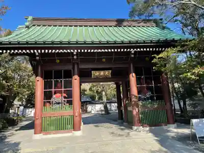 高徳院の山門・神門