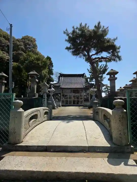 道神社の{uncategorized: "未分類", other: "その他", undefined: "問題あり", building: "その他建物", grave: "お墓", sacred_gate: "鳥居", guardian: "狛犬", statue: "像", buddha: "仏像", history: "歴史", nature: "自然", garden: "庭園", animal: "動物", pagoda: "塔", temizu: "手水舎", mountain_gate: "山門・神門", sanctuary: "本殿・本堂", subordinate: "末社・摂社", art: "芸術", scenery: "景色", jizo: "地蔵", ema: "絵馬", goshuin: "御朱印", omikuji: "おみくじ", items: "授与品その他", amulet: "お守り", goshuincho: "御朱印帳", eats: "食事", festival: "お祭り", votive_dance: "神楽", shichigosan: "七五三参", wedding: "結婚式", experience: "体験その他", initially: "初詣", around: "周辺", anti_infection: "感染症対策"}