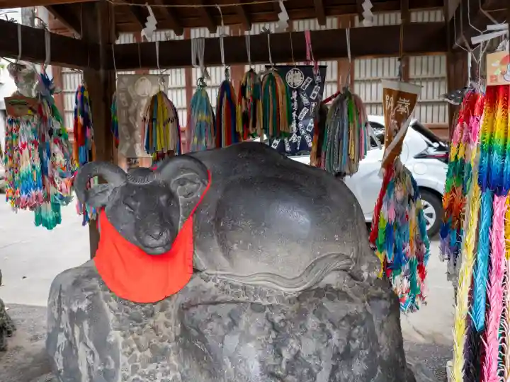牛嶋神社の像
