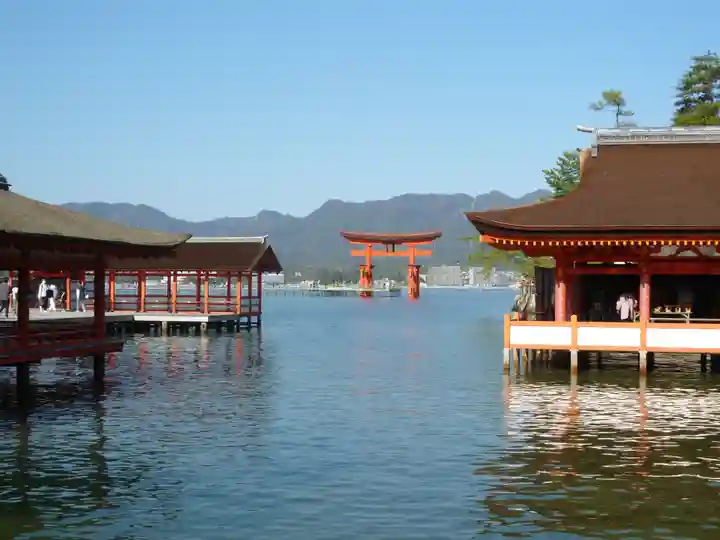 厳島神社の鳥居