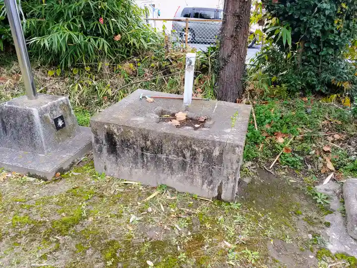 神明社・八幡社合殿(相殿神社)の手水舎