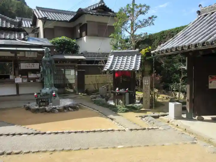 法起院の本殿・本堂