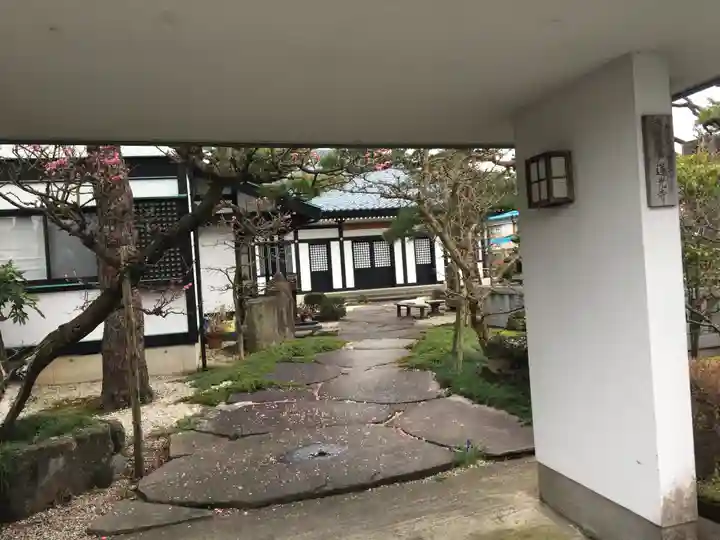 蓮光寺の山門・神門