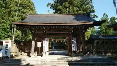 雄山神社前立社壇の山門・神門