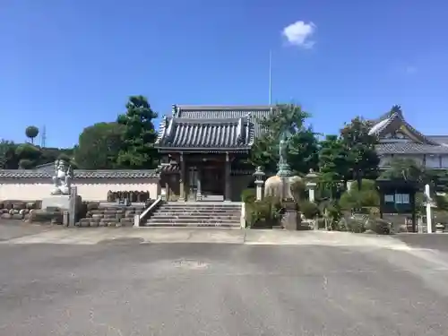 泉徳寺の山門