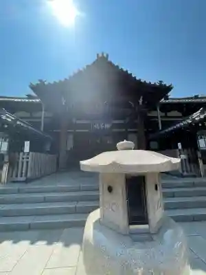 泉岳寺の{uncategorized: "未分類", other: "その他", undefined: "問題あり", building: "その他建物", grave: "お墓", sacred_gate: "鳥居", guardian: "狛犬", statue: "像", buddha: "仏像", history: "歴史", nature: "自然", garden: "庭園", animal: "動物", pagoda: "塔", temizu: "手水舎", mountain_gate: "山門・神門", sanctuary: "本殿・本堂", subordinate: "末社・摂社", art: "芸術", scenery: "景色", jizo: "地蔵", ema: "絵馬", goshuin: "御朱印", omikuji: "おみくじ", items: "授与品その他", amulet: "お守り", goshuincho: "御朱印帳", eats: "食事", festival: "お祭り", votive_dance: "神楽", shichigosan: "七五三参", wedding: "結婚式", experience: "体験その他", initially: "初詣", around: "周辺", anti_infection: "感染症対策"}
