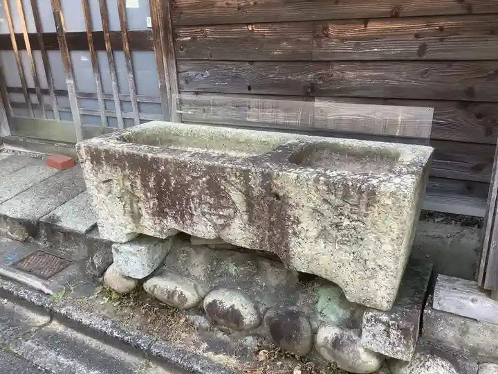 宮参り道の観音堂の手水舎