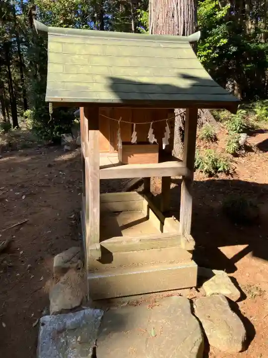雨引千勝神社の{uncategorized: "未分類", other: "その他", undefined: "問題あり", building: "その他建物", grave: "お墓", sacred_gate: "鳥居", guardian: "狛犬", statue: "像", buddha: "仏像", history: "歴史", nature: "自然", garden: "庭園", animal: "動物", pagoda: "塔", temizu: "手水舎", mountain_gate: "山門・神門", sanctuary: "本殿・本堂", subordinate: "末社・摂社", art: "芸術", scenery: "景色", jizo: "地蔵", ema: "絵馬", goshuin: "御朱印", omikuji: "おみくじ", items: "授与品その他", amulet: "お守り", goshuincho: "御朱印帳", eats: "食事", festival: "お祭り", votive_dance: "神楽", shichigosan: "七五三参", wedding: "結婚式", experience: "体験その他", initially: "初詣", around: "周辺", anti_infection: "感染症対策"}