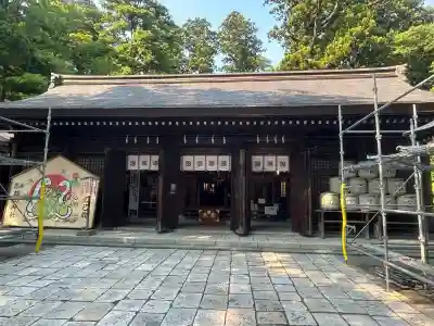 雄山神社前立社壇の{uncategorized: "未分類", other: "その他", undefined: "問題あり", building: "その他建物", grave: "お墓", sacred_gate: "鳥居", guardian: "狛犬", statue: "像", buddha: "仏像", history: "歴史", nature: "自然", garden: "庭園", animal: "動物", pagoda: "塔", temizu: "手水舎", mountain_gate: "山門・神門", sanctuary: "本殿・本堂", subordinate: "末社・摂社", art: "芸術", scenery: "景色", jizo: "地蔵", ema: "絵馬", goshuin: "御朱印", omikuji: "おみくじ", items: "授与品その他", amulet: "お守り", goshuincho: "御朱印帳", eats: "食事", festival: "お祭り", votive_dance: "神楽", shichigosan: "七五三参", wedding: "結婚式", experience: "体験その他", initially: "初詣", around: "周辺", anti_infection: "感染症対策"}