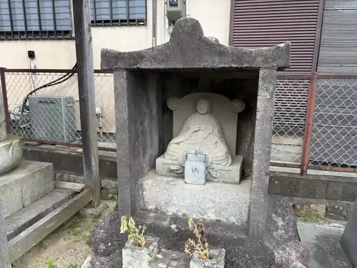 遍照寺の{uncategorized: "未分類", other: "その他", undefined: "問題あり", building: "その他建物", grave: "お墓", sacred_gate: "鳥居", guardian: "狛犬", statue: "像", buddha: "仏像", history: "歴史", nature: "自然", garden: "庭園", animal: "動物", pagoda: "塔", temizu: "手水舎", mountain_gate: "山門・神門", sanctuary: "本殿・本堂", subordinate: "末社・摂社", art: "芸術", scenery: "景色", jizo: "地蔵", ema: "絵馬", goshuin: "御朱印", omikuji: "おみくじ", items: "授与品その他", amulet: "お守り", goshuincho: "御朱印帳", eats: "食事", festival: "お祭り", votive_dance: "神楽", shichigosan: "七五三参", wedding: "結婚式", experience: "体験その他", initially: "初詣", around: "周辺", anti_infection: "感染症対策"}
