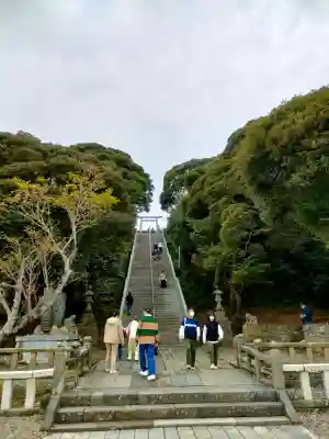 大洗磯前神社の{uncategorized: "未分類", other: "その他", undefined: "問題あり", building: "その他建物", grave: "お墓", sacred_gate: "鳥居", guardian: "狛犬", statue: "像", buddha: "仏像", history: "歴史", nature: "自然", garden: "庭園", animal: "動物", pagoda: "塔", temizu: "手水舎", mountain_gate: "山門・神門", sanctuary: "本殿・本堂", subordinate: "末社・摂社", art: "芸術", scenery: "景色", jizo: "地蔵", ema: "絵馬", goshuin: "御朱印", omikuji: "おみくじ", items: "授与品その他", amulet: "お守り", goshuincho: "御朱印帳", eats: "食事", festival: "お祭り", votive_dance: "神楽", shichigosan: "七五三参", wedding: "結婚式", experience: "体験その他", initially: "初詣", around: "周辺", anti_infection: "感染症対策"}