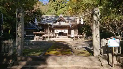 秦神社の建物その他