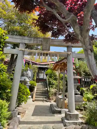 横浜御嶽神社の鳥居