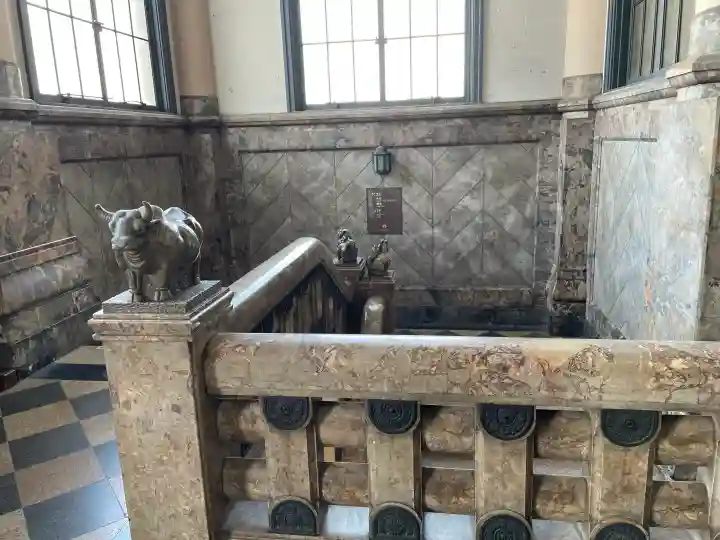 築地本願寺(本願寺築地別院)の{uncategorized: "未分類", other: "その他", undefined: "問題あり", building: "その他建物", grave: "お墓", sacred_gate: "鳥居", guardian: "狛犬", statue: "像", buddha: "仏像", history: "歴史", nature: "自然", garden: "庭園", animal: "動物", pagoda: "塔", temizu: "手水舎", mountain_gate: "山門・神門", sanctuary: "本殿・本堂", subordinate: "末社・摂社", art: "芸術", scenery: "景色", jizo: "地蔵", ema: "絵馬", goshuin: "御朱印", omikuji: "おみくじ", items: "授与品その他", amulet: "お守り", goshuincho: "御朱印帳", eats: "食事", festival: "お祭り", votive_dance: "神楽", shichigosan: "七五三参", wedding: "結婚式", experience: "体験その他", initially: "初詣", around: "周辺", anti_infection: "感染症対策"}