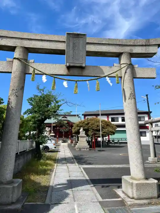 多摩川諏訪神社の{uncategorized: "未分類", other: "その他", undefined: "問題あり", building: "その他建物", grave: "お墓", sacred_gate: "鳥居", guardian: "狛犬", statue: "像", buddha: "仏像", history: "歴史", nature: "自然", garden: "庭園", animal: "動物", pagoda: "塔", temizu: "手水舎", mountain_gate: "山門・神門", sanctuary: "本殿・本堂", subordinate: "末社・摂社", art: "芸術", scenery: "景色", jizo: "地蔵", ema: "絵馬", goshuin: "御朱印", omikuji: "おみくじ", items: "授与品その他", amulet: "お守り", goshuincho: "御朱印帳", eats: "食事", festival: "お祭り", votive_dance: "神楽", shichigosan: "七五三参", wedding: "結婚式", experience: "体験その他", initially: "初詣", around: "周辺", anti_infection: "感染症対策"}