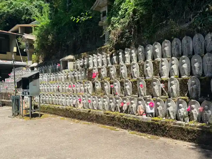 狸谷山不動院の{uncategorized: "未分類", other: "その他", undefined: "問題あり", building: "その他建物", grave: "お墓", sacred_gate: "鳥居", guardian: "狛犬", statue: "像", buddha: "仏像", history: "歴史", nature: "自然", garden: "庭園", animal: "動物", pagoda: "塔", temizu: "手水舎", mountain_gate: "山門・神門", sanctuary: "本殿・本堂", subordinate: "末社・摂社", art: "芸術", scenery: "景色", jizo: "地蔵", ema: "絵馬", goshuin: "御朱印", omikuji: "おみくじ", items: "授与品その他", amulet: "お守り", goshuincho: "御朱印帳", eats: "食事", festival: "お祭り", votive_dance: "神楽", shichigosan: "七五三参", wedding: "結婚式", experience: "体験その他", initially: "初詣", around: "周辺", anti_infection: "感染症対策"}