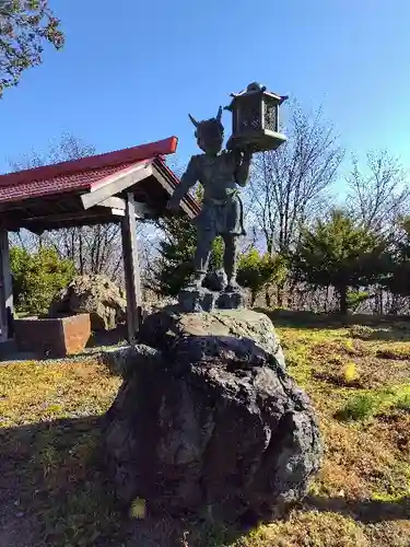 中富良野神社の像