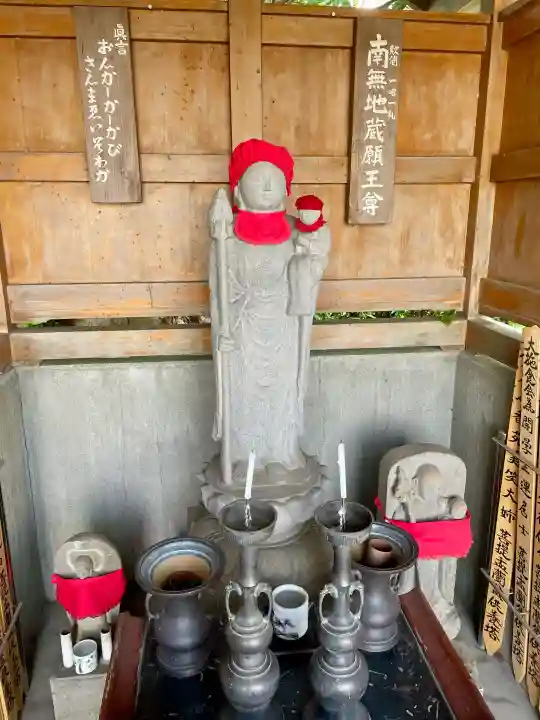 萬藏寺の{uncategorized: "未分類", other: "その他", undefined: "問題あり", building: "その他建物", grave: "お墓", sacred_gate: "鳥居", guardian: "狛犬", statue: "像", buddha: "仏像", history: "歴史", nature: "自然", garden: "庭園", animal: "動物", pagoda: "塔", temizu: "手水舎", mountain_gate: "山門・神門", sanctuary: "本殿・本堂", subordinate: "末社・摂社", art: "芸術", scenery: "景色", jizo: "地蔵", ema: "絵馬", goshuin: "御朱印", omikuji: "おみくじ", items: "授与品その他", amulet: "お守り", goshuincho: "御朱印帳", eats: "食事", festival: "お祭り", votive_dance: "神楽", shichigosan: "七五三参", wedding: "結婚式", experience: "体験その他", initially: "初詣", around: "周辺", anti_infection: "感染症対策"}