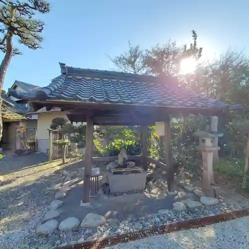 玉三稲荷神社の手水舎