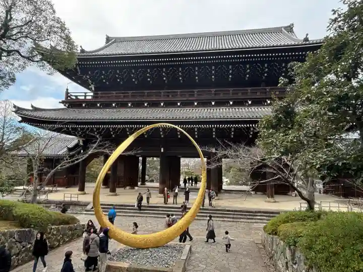 知恩院の{uncategorized: "未分類", other: "その他", undefined: "問題あり", building: "その他建物", grave: "お墓", sacred_gate: "鳥居", guardian: "狛犬", statue: "像", buddha: "仏像", history: "歴史", nature: "自然", garden: "庭園", animal: "動物", pagoda: "塔", temizu: "手水舎", mountain_gate: "山門・神門", sanctuary: "本殿・本堂", subordinate: "末社・摂社", art: "芸術", scenery: "景色", jizo: "地蔵", ema: "絵馬", goshuin: "御朱印", omikuji: "おみくじ", items: "授与品その他", amulet: "お守り", goshuincho: "御朱印帳", eats: "食事", festival: "お祭り", votive_dance: "神楽", shichigosan: "七五三参", wedding: "結婚式", experience: "体験その他", initially: "初詣", around: "周辺", anti_infection: "感染症対策"}