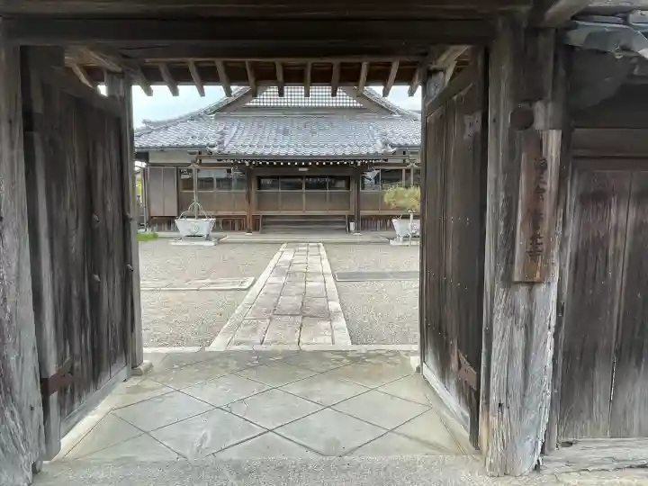 誓光寺の{uncategorized: "未分類", other: "その他", undefined: "問題あり", building: "その他建物", grave: "お墓", sacred_gate: "鳥居", guardian: "狛犬", statue: "像", buddha: "仏像", history: "歴史", nature: "自然", garden: "庭園", animal: "動物", pagoda: "塔", temizu: "手水舎", mountain_gate: "山門・神門", sanctuary: "本殿・本堂", subordinate: "末社・摂社", art: "芸術", scenery: "景色", jizo: "地蔵", ema: "絵馬", goshuin: "御朱印", omikuji: "おみくじ", items: "授与品その他", amulet: "お守り", goshuincho: "御朱印帳", eats: "食事", festival: "お祭り", votive_dance: "神楽", shichigosan: "七五三参", wedding: "結婚式", experience: "体験その他", initially: "初詣", around: "周辺", anti_infection: "感染症対策"}