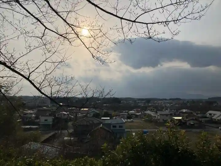 黒羽神社の{uncategorized: "未分類", other: "その他", undefined: "問題あり", building: "その他建物", grave: "お墓", sacred_gate: "鳥居", guardian: "狛犬", statue: "像", buddha: "仏像", history: "歴史", nature: "自然", garden: "庭園", animal: "動物", pagoda: "塔", temizu: "手水舎", mountain_gate: "山門・神門", sanctuary: "本殿・本堂", subordinate: "末社・摂社", art: "芸術", scenery: "景色", jizo: "地蔵", ema: "絵馬", goshuin: "御朱印", omikuji: "おみくじ", items: "授与品その他", amulet: "お守り", goshuincho: "御朱印帳", eats: "食事", festival: "お祭り", votive_dance: "神楽", shichigosan: "七五三参", wedding: "結婚式", experience: "体験その他", initially: "初詣", around: "周辺", anti_infection: "感染症対策"}
