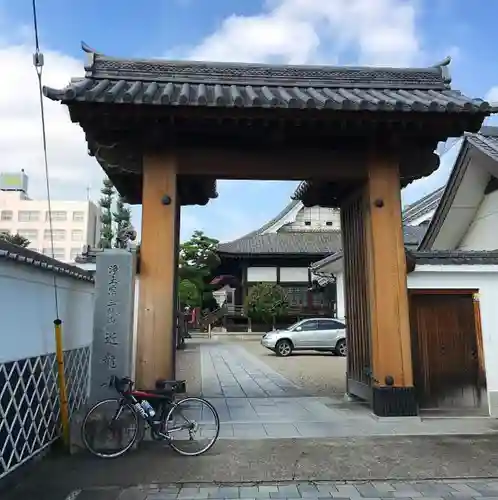 近竜寺の山門