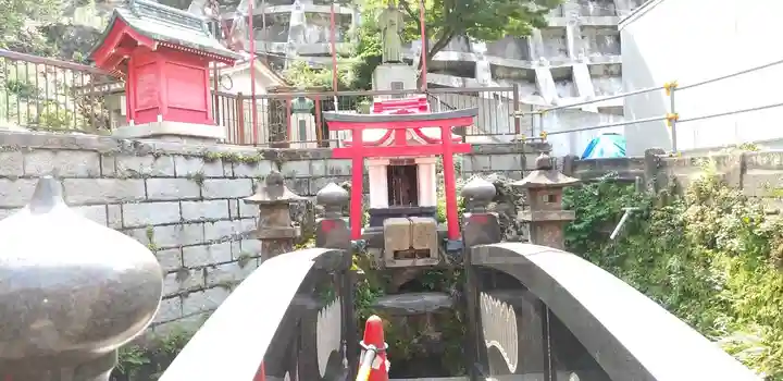 成田山横浜別院延命院の鳥居