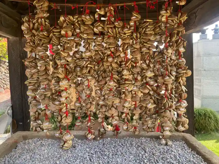埼玉厄除け開運大師・龍泉寺(切り絵御朱印発祥の寺)の{uncategorized: "未分類", other: "その他", undefined: "問題あり", building: "その他建物", grave: "お墓", sacred_gate: "鳥居", guardian: "狛犬", statue: "像", buddha: "仏像", history: "歴史", nature: "自然", garden: "庭園", animal: "動物", pagoda: "塔", temizu: "手水舎", mountain_gate: "山門・神門", sanctuary: "本殿・本堂", subordinate: "末社・摂社", art: "芸術", scenery: "景色", jizo: "地蔵", ema: "絵馬", goshuin: "御朱印", omikuji: "おみくじ", items: "授与品その他", amulet: "お守り", goshuincho: "御朱印帳", eats: "食事", festival: "お祭り", votive_dance: "神楽", shichigosan: "七五三参", wedding: "結婚式", experience: "体験その他", initially: "初詣", around: "周辺", anti_infection: "感染症対策"}