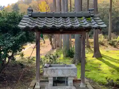 味真野神社の手水舎