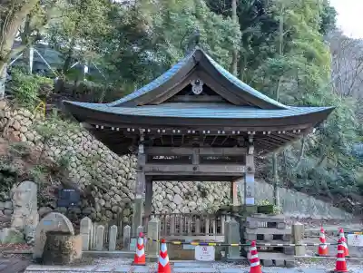 有馬天神社の{uncategorized: "未分類", other: "その他", undefined: "問題あり", building: "その他建物", grave: "お墓", sacred_gate: "鳥居", guardian: "狛犬", statue: "像", buddha: "仏像", history: "歴史", nature: "自然", garden: "庭園", animal: "動物", pagoda: "塔", temizu: "手水舎", mountain_gate: "山門・神門", sanctuary: "本殿・本堂", subordinate: "末社・摂社", art: "芸術", scenery: "景色", jizo: "地蔵", ema: "絵馬", goshuin: "御朱印", omikuji: "おみくじ", items: "授与品その他", amulet: "お守り", goshuincho: "御朱印帳", eats: "食事", festival: "お祭り", votive_dance: "神楽", shichigosan: "七五三参", wedding: "結婚式", experience: "体験その他", initially: "初詣", around: "周辺", anti_infection: "感染症対策"}