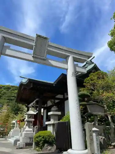松嶋稲荷神社の{uncategorized: "未分類", other: "その他", undefined: "問題あり", building: "その他建物", grave: "お墓", sacred_gate: "鳥居", guardian: "狛犬", statue: "像", buddha: "仏像", history: "歴史", nature: "自然", garden: "庭園", animal: "動物", pagoda: "塔", temizu: "手水舎", mountain_gate: "山門・神門", sanctuary: "本殿・本堂", subordinate: "末社・摂社", art: "芸術", scenery: "景色", jizo: "地蔵", ema: "絵馬", goshuin: "御朱印", omikuji: "おみくじ", items: "授与品その他", amulet: "お守り", goshuincho: "御朱印帳", eats: "食事", festival: "お祭り", votive_dance: "神楽", shichigosan: "七五三参", wedding: "結婚式", experience: "体験その他", initially: "初詣", around: "周辺", anti_infection: "感染症対策"}