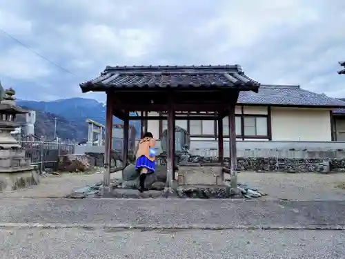 楢本神社の手水舎