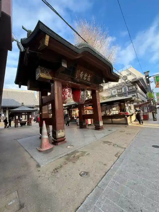 とげぬき地蔵尊 高岩寺の{uncategorized: "未分類", other: "その他", undefined: "問題あり", building: "その他建物", grave: "お墓", sacred_gate: "鳥居", guardian: "狛犬", statue: "像", buddha: "仏像", history: "歴史", nature: "自然", garden: "庭園", animal: "動物", pagoda: "塔", temizu: "手水舎", mountain_gate: "山門・神門", sanctuary: "本殿・本堂", subordinate: "末社・摂社", art: "芸術", scenery: "景色", jizo: "地蔵", ema: "絵馬", goshuin: "御朱印", omikuji: "おみくじ", items: "授与品その他", amulet: "お守り", goshuincho: "御朱印帳", eats: "食事", festival: "お祭り", votive_dance: "神楽", shichigosan: "七五三参", wedding: "結婚式", experience: "体験その他", initially: "初詣", around: "周辺", anti_infection: "感染症対策"}