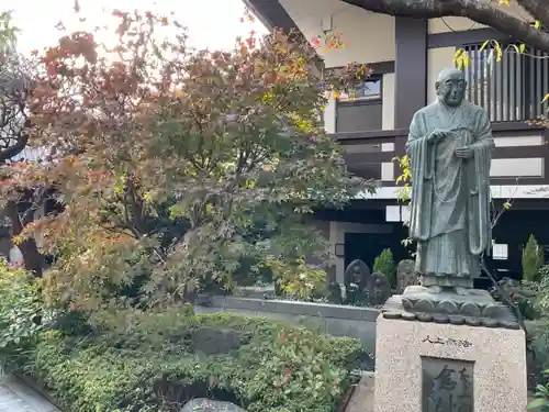 雲光院の像