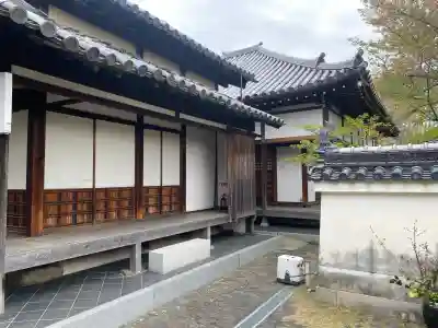 徳融寺の{uncategorized: "未分類", other: "その他", undefined: "問題あり", building: "その他建物", grave: "お墓", sacred_gate: "鳥居", guardian: "狛犬", statue: "像", buddha: "仏像", history: "歴史", nature: "自然", garden: "庭園", animal: "動物", pagoda: "塔", temizu: "手水舎", mountain_gate: "山門・神門", sanctuary: "本殿・本堂", subordinate: "末社・摂社", art: "芸術", scenery: "景色", jizo: "地蔵", ema: "絵馬", goshuin: "御朱印", omikuji: "おみくじ", items: "授与品その他", amulet: "お守り", goshuincho: "御朱印帳", eats: "食事", festival: "お祭り", votive_dance: "神楽", shichigosan: "七五三参", wedding: "結婚式", experience: "体験その他", initially: "初詣", around: "周辺", anti_infection: "感染症対策"}