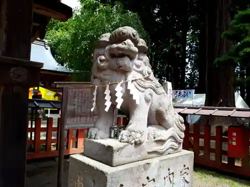 櫛引八幡宮の狛犬