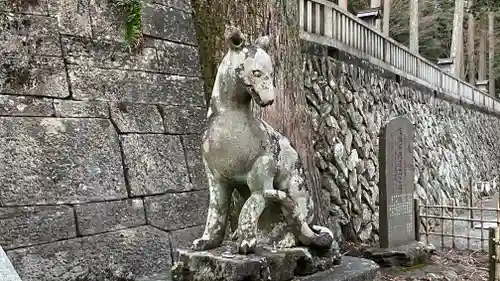 三峯神社の狛犬