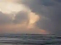 稲佐の浜 弁天島(島根県)