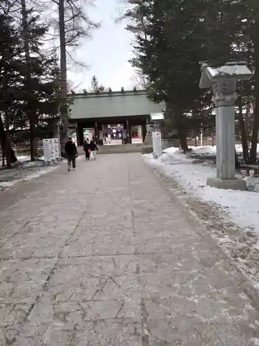 帯廣神社の山門・神門