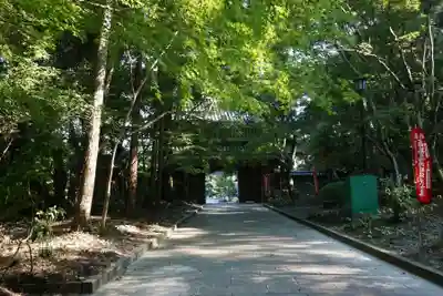 目の霊山　油山寺の山門・神門
