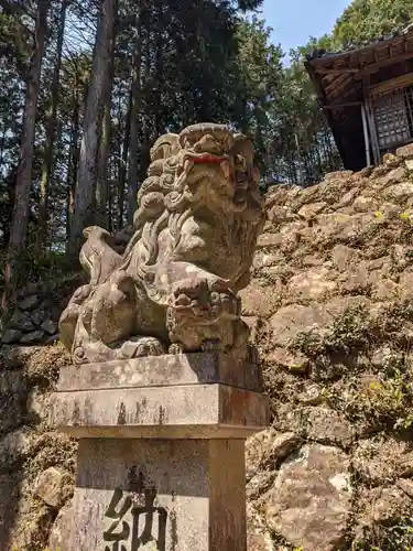 白山神社の狛犬