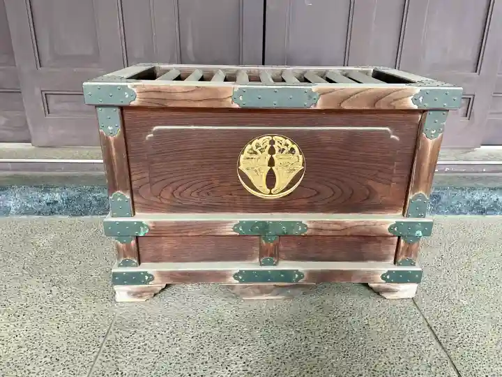 花岳院の{uncategorized: "未分類", other: "その他", undefined: "問題あり", building: "その他建物", grave: "お墓", sacred_gate: "鳥居", guardian: "狛犬", statue: "像", buddha: "仏像", history: "歴史", nature: "自然", garden: "庭園", animal: "動物", pagoda: "塔", temizu: "手水舎", mountain_gate: "山門・神門", sanctuary: "本殿・本堂", subordinate: "末社・摂社", art: "芸術", scenery: "景色", jizo: "地蔵", ema: "絵馬", goshuin: "御朱印", omikuji: "おみくじ", items: "授与品その他", amulet: "お守り", goshuincho: "御朱印帳", eats: "食事", festival: "お祭り", votive_dance: "神楽", shichigosan: "七五三参", wedding: "結婚式", experience: "体験その他", initially: "初詣", around: "周辺", anti_infection: "感染症対策"}