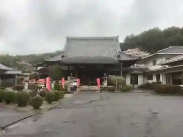 渭信寺の本殿・本堂