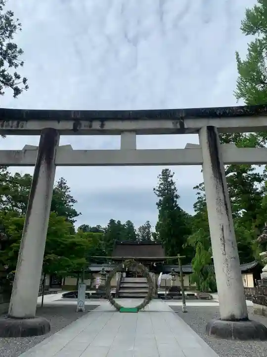 多賀大社の{uncategorized: "未分類", other: "その他", undefined: "問題あり", building: "その他建物", grave: "お墓", sacred_gate: "鳥居", guardian: "狛犬", statue: "像", buddha: "仏像", history: "歴史", nature: "自然", garden: "庭園", animal: "動物", pagoda: "塔", temizu: "手水舎", mountain_gate: "山門・神門", sanctuary: "本殿・本堂", subordinate: "末社・摂社", art: "芸術", scenery: "景色", jizo: "地蔵", ema: "絵馬", goshuin: "御朱印", omikuji: "おみくじ", items: "授与品その他", amulet: "お守り", goshuincho: "御朱印帳", eats: "食事", festival: "お祭り", votive_dance: "神楽", shichigosan: "七五三参", wedding: "結婚式", experience: "体験その他", initially: "初詣", around: "周辺", anti_infection: "感染症対策"}