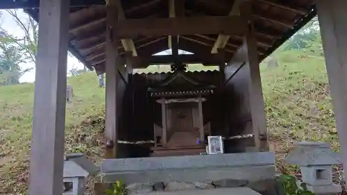 嶽神社　上之宮の{uncategorized: "未分類", other: "その他", undefined: "問題あり", building: "その他建物", grave: "お墓", sacred_gate: "鳥居", guardian: "狛犬", statue: "像", buddha: "仏像", history: "歴史", nature: "自然", garden: "庭園", animal: "動物", pagoda: "塔", temizu: "手水舎", mountain_gate: "山門・神門", sanctuary: "本殿・本堂", subordinate: "末社・摂社", art: "芸術", scenery: "景色", jizo: "地蔵", ema: "絵馬", goshuin: "御朱印", omikuji: "おみくじ", items: "授与品その他", amulet: "お守り", goshuincho: "御朱印帳", eats: "食事", festival: "お祭り", votive_dance: "神楽", shichigosan: "七五三参", wedding: "結婚式", experience: "体験その他", initially: "初詣", around: "周辺", anti_infection: "感染症対策"}