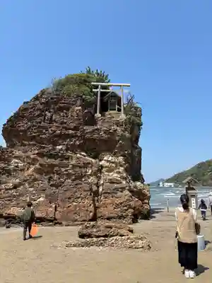 稲佐の浜 弁天島(島根県)