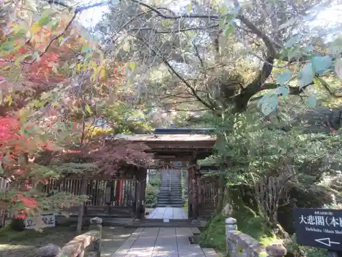 那谷寺の山門