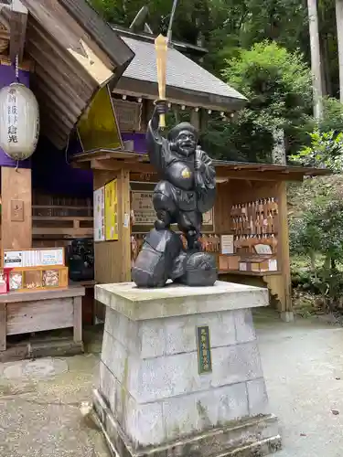 中之嶽神社の像